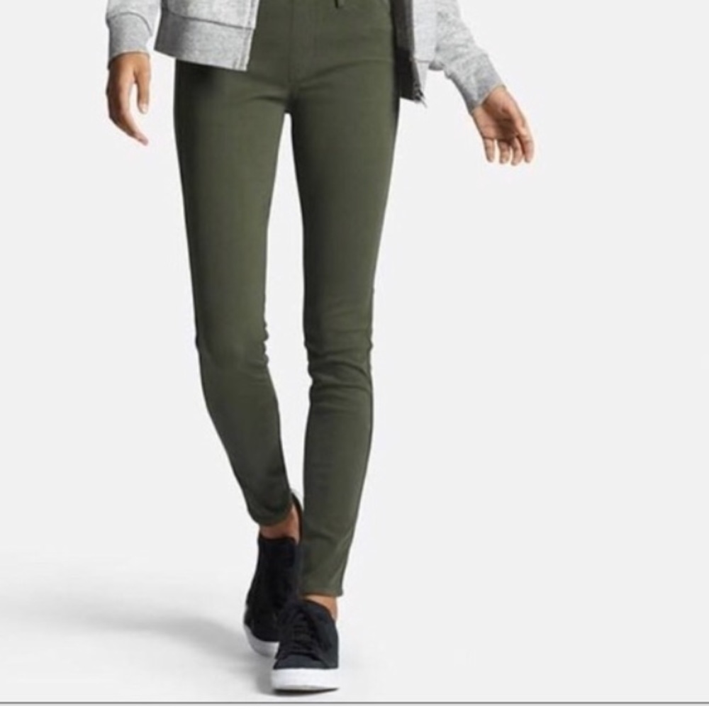Uniqlo Size M olive legging pant